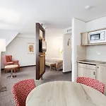 Отель Centre By Ihg