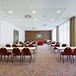 Centre By Ihg Отель 4*