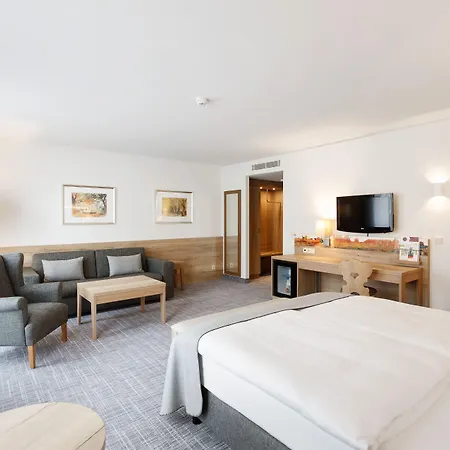 Centre By Ihg Hotel 4*