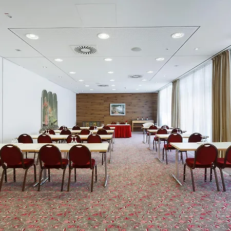 Centre By Ihg Hotel 4*