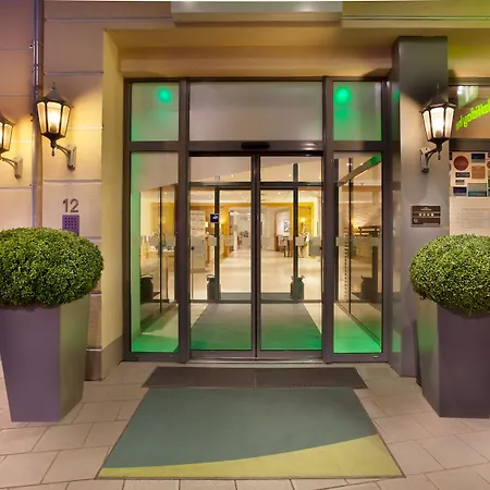 Centre By Ihg Hotel 4*