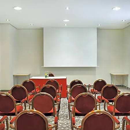 Centre By Ihg Hotel 4*